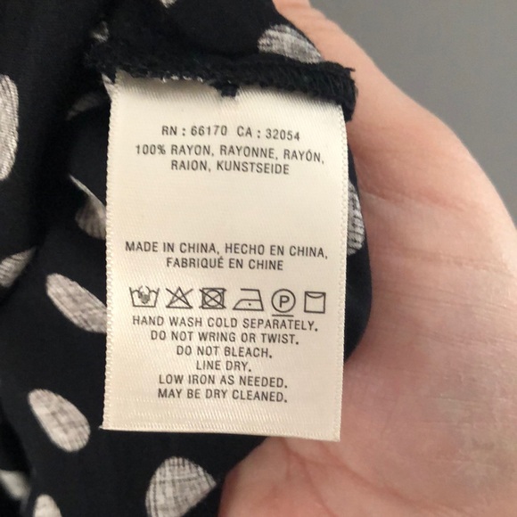 ⭕️ PRICE FIRM Anthropologie Maeve Black and White Polka Dot Blouse Size 4 - Picture 5 of 5